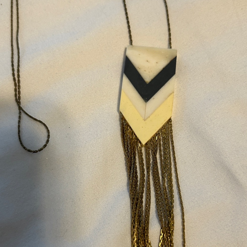 Chic Chevron Pendant Necklace with Fringe